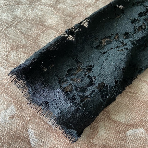 BACKLESS LACE DRESS - Picture 6 of 14